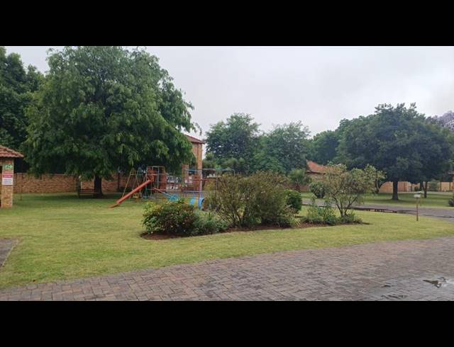 2 BEDROOM TOWNHOUSE FOR SALE IN GREENHILLS